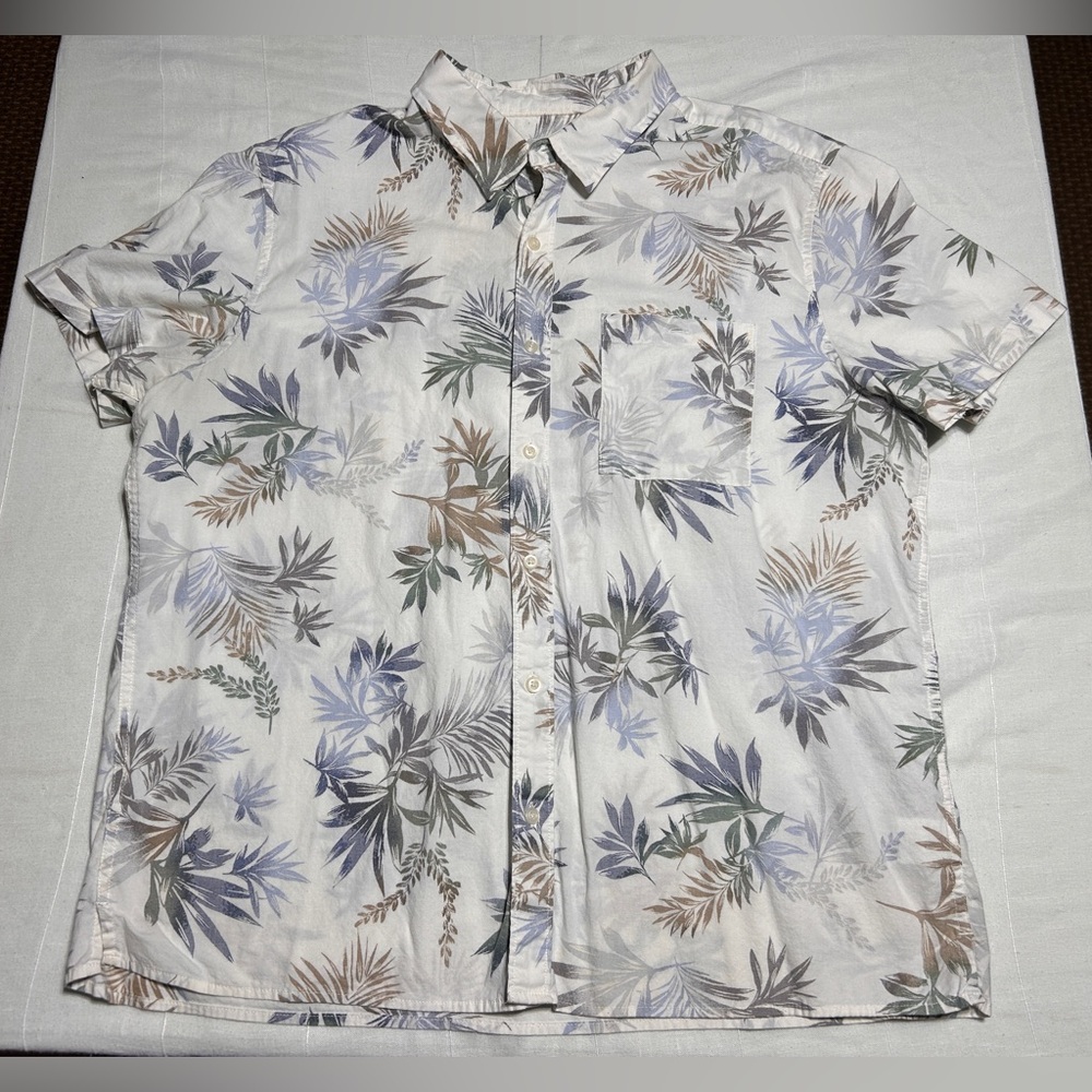 American Eagle Outfitters Men's Floral Print Button-Up Shirt